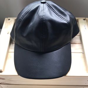 WILFRED FREE black faux leather baseball hat